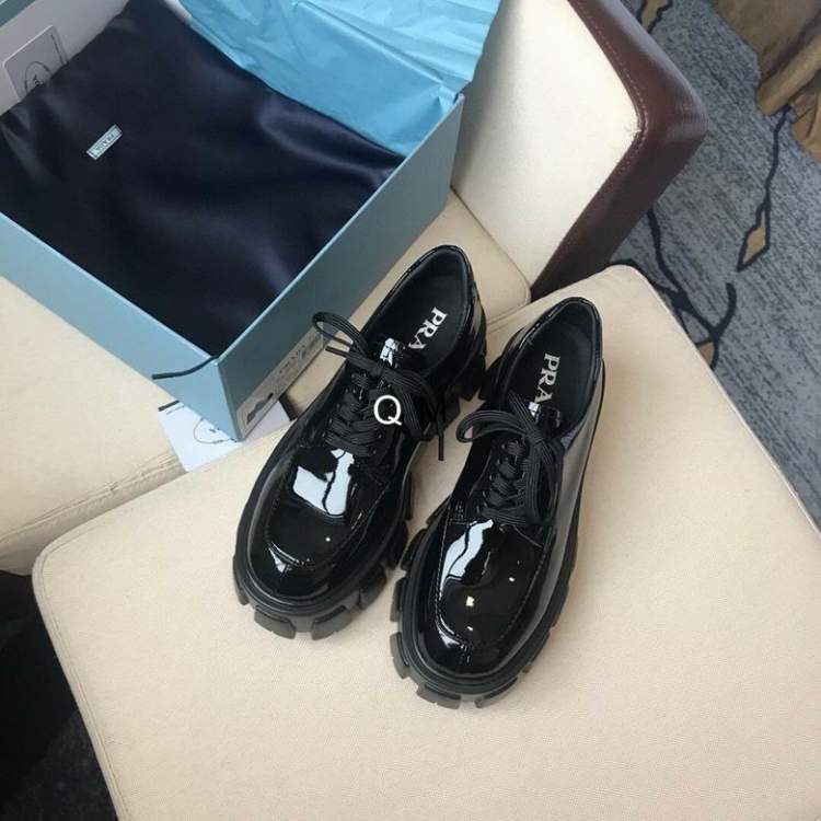Picture of Prada Shoes _SKUPradasz35-39OM010218815